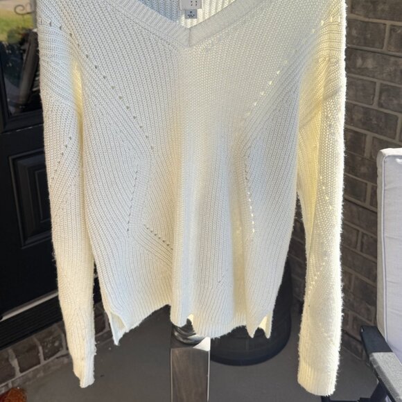 Women's Medium White Sweater - Picture 2 of 5